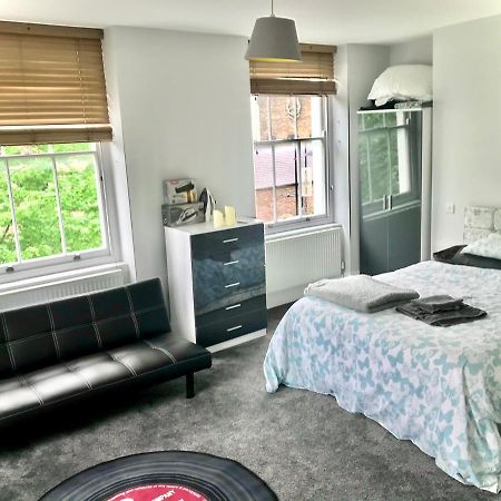 Camden Guest House Double Bedroom With Super Large King Bed Londres Exterior foto