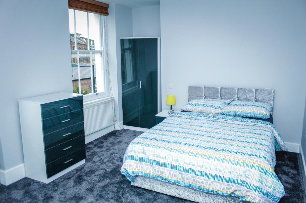 Camden Guest House Double Bedroom With Super Large King Bed Londres Exterior foto