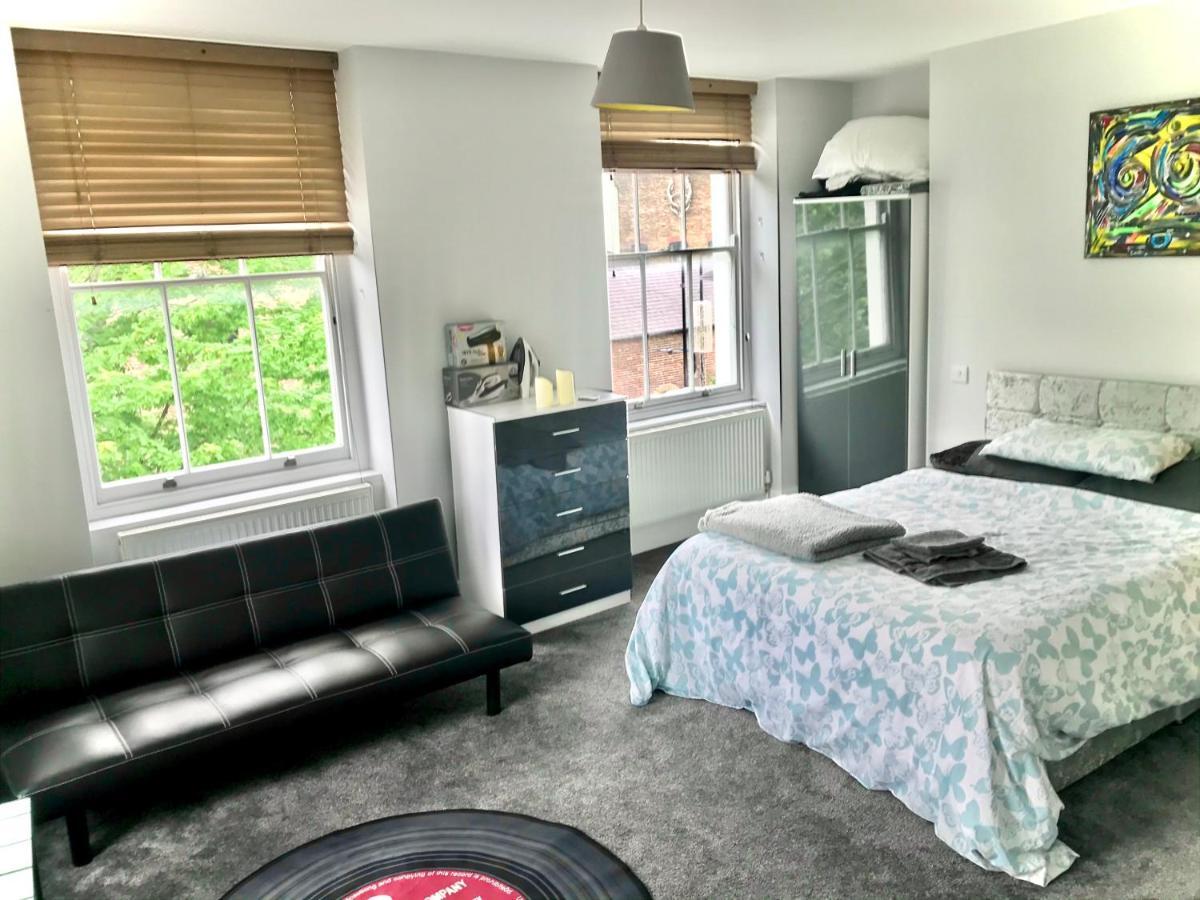 Camden Guest House Double Bedroom With Super Large King Bed Londres Exterior foto